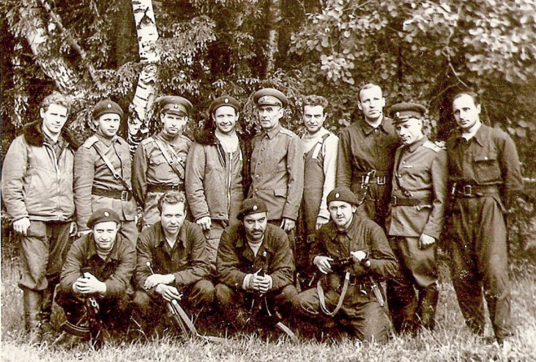 КУОСовцы вместе с полковником Александром Александровичем Арфановым. Фото 1970‑х годов