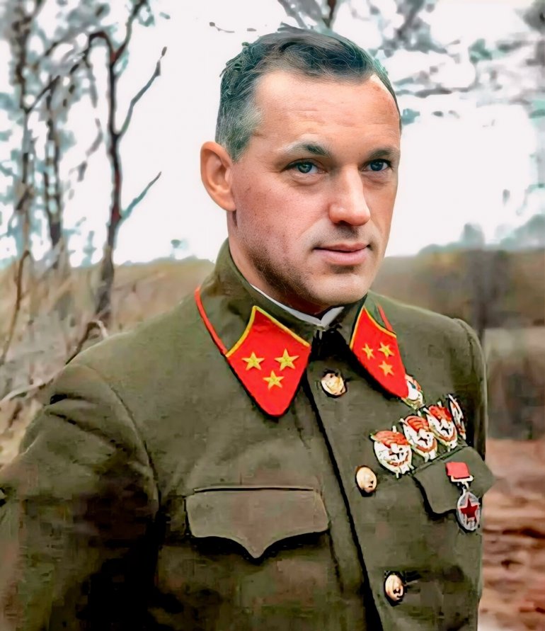 Будущий Маршал Победы Константин Рокоссовский. Летом 1941 года он не растерялся, не потерял голову, а проявил железную волю и талант настоящего командира