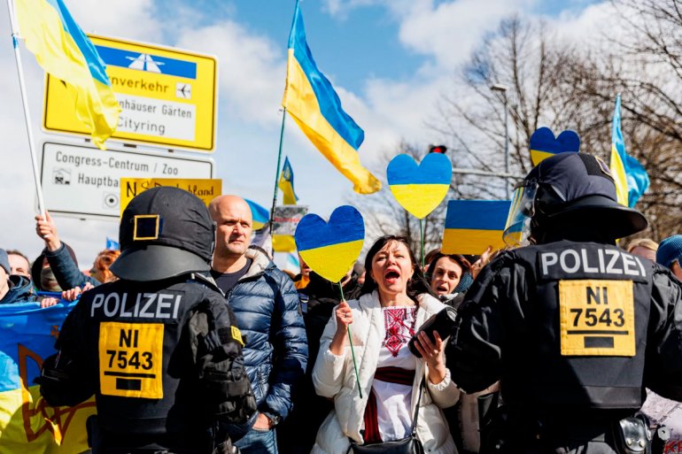 Покинув страну, не желая защищать Украину или разделить ее тяготы, беженцы заполнили Европу
