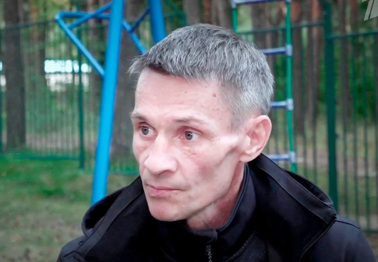 «У меня в семье три ветерана и все участники боевых действий. Так что я думаю, и у меня растёт такое же поколение. Будут такие же крепкие морально и устойчивые. И домой мы надеемся вернуться» (Роман Яценко)
