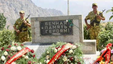 Фото: 13 июля 1993 года российским пограничникам, охранявшим южные рубежи Таджикистана, пришлось столкнуться с многократно превосходившими силами афганских «моджахедов»